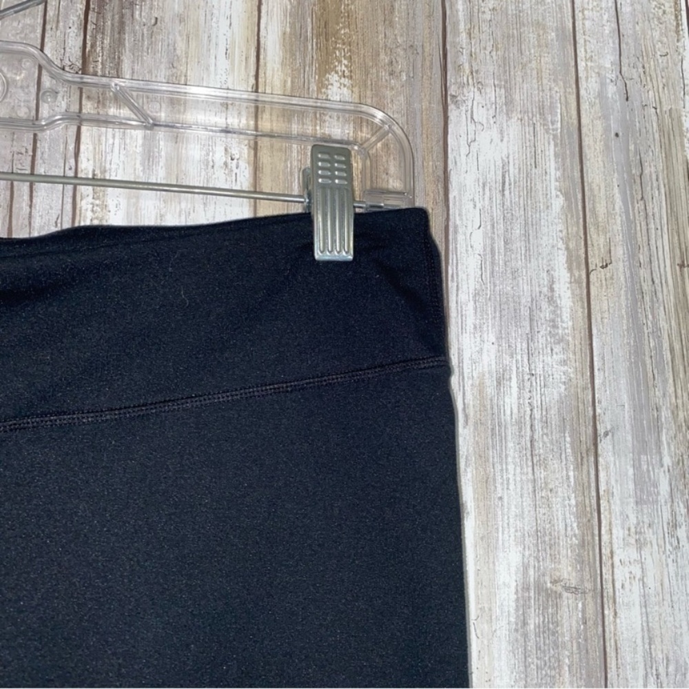 Fabletics Black Cropped Leggings - Picture 3 of 5